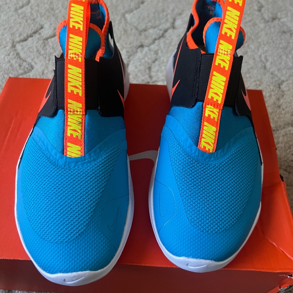 Never Worn! Youth Nike Flex Runner size 5.5y